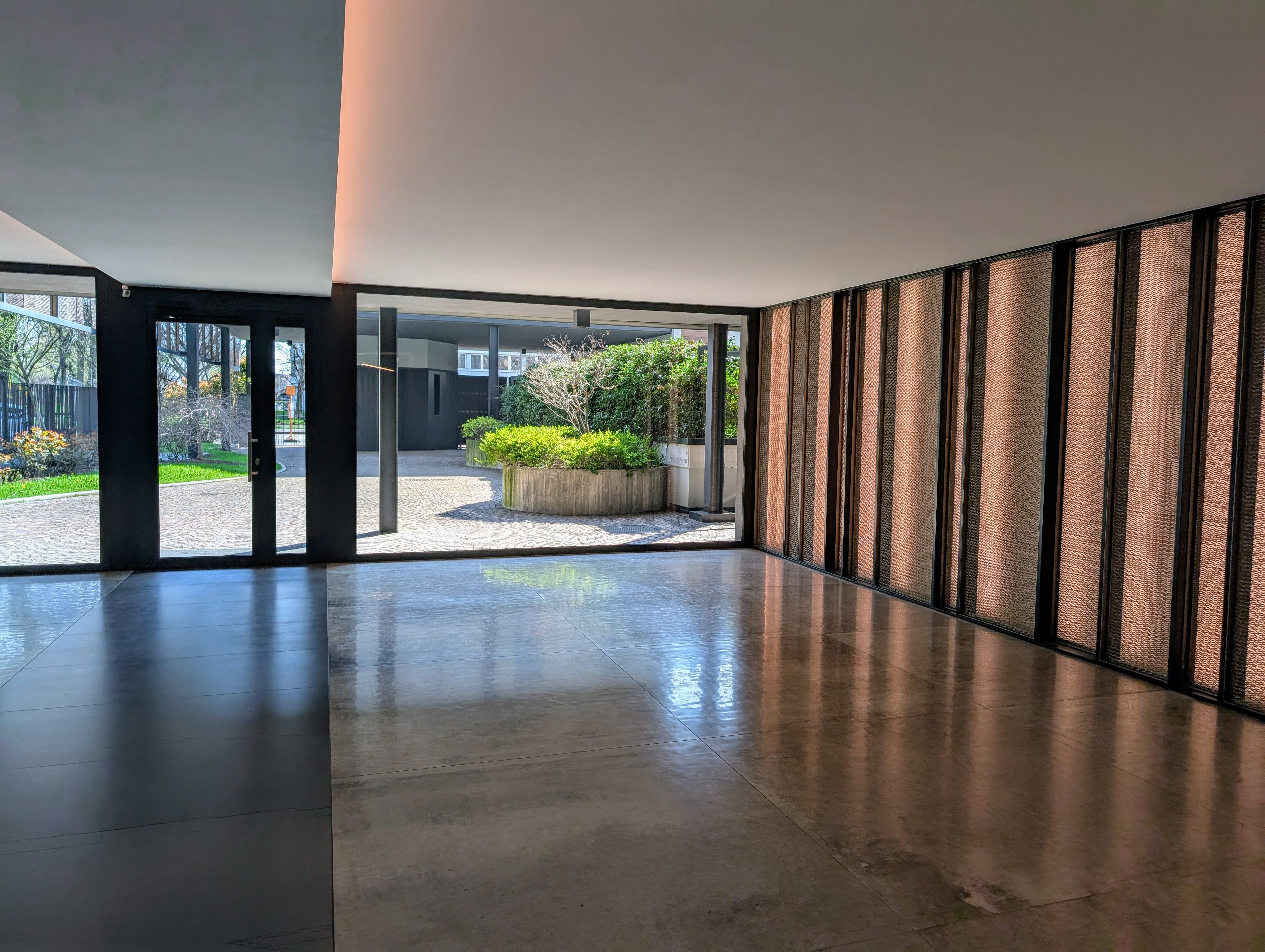 PXL 20250325 100052789~2