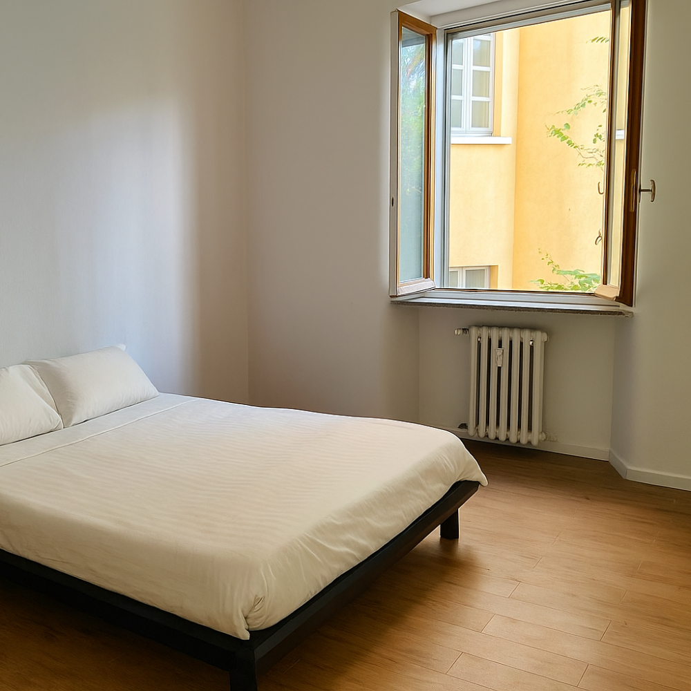 Camera da letto minimalista e luminosa